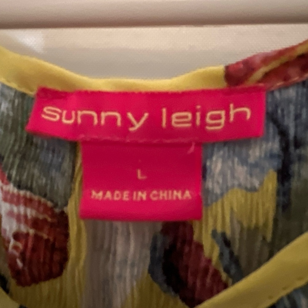 Sunny Leigh Women's Size L Key Hole Crinkle 3/4 Bell Sleeve Top Tunic Blouse - Picture 4 of 7